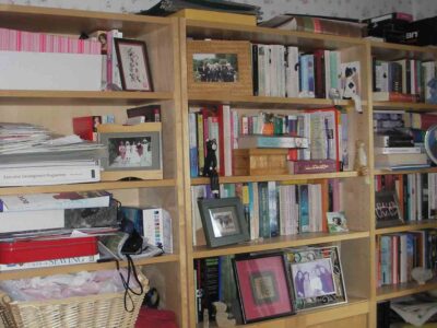 How to organise bookshelves